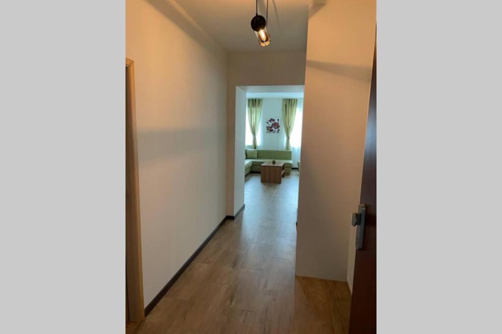 Newly Renovated 2 Rooms Apartment Downtown Νίτρα Εξωτερικό φωτογραφία