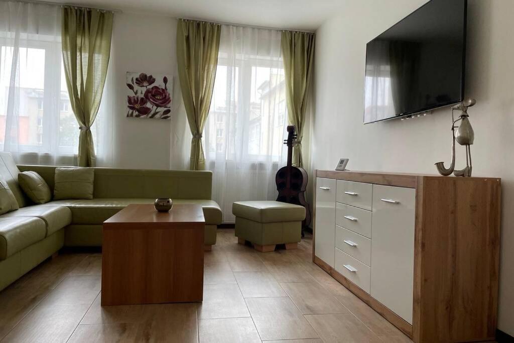 Newly Renovated 2 Rooms Apartment Downtown Νίτρα Εξωτερικό φωτογραφία